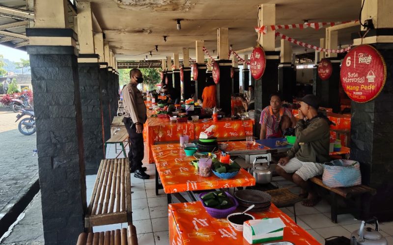 Mengsedih, Kebijakan ‘Gapeka’ Berdampak Sepinya Penjualan di Kampung Sate Maranggi Plered!