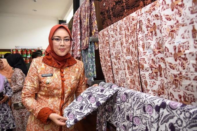 Mengenal Batik Khas Purwakarta, Banyak Motif Syahdu dan Filosofi Kedaerahan!