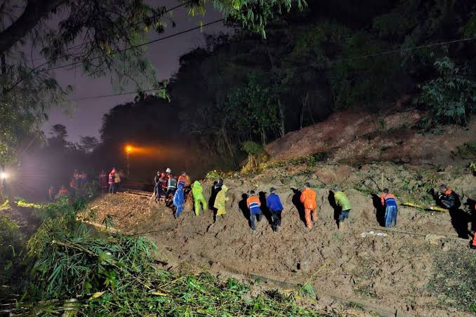 Musim Hujan Baru Dimulai. Puluhan Bencana Alam Telah Terjadi di Purwakarta. Mangbro & Tehsist Dihimbau Waspada!