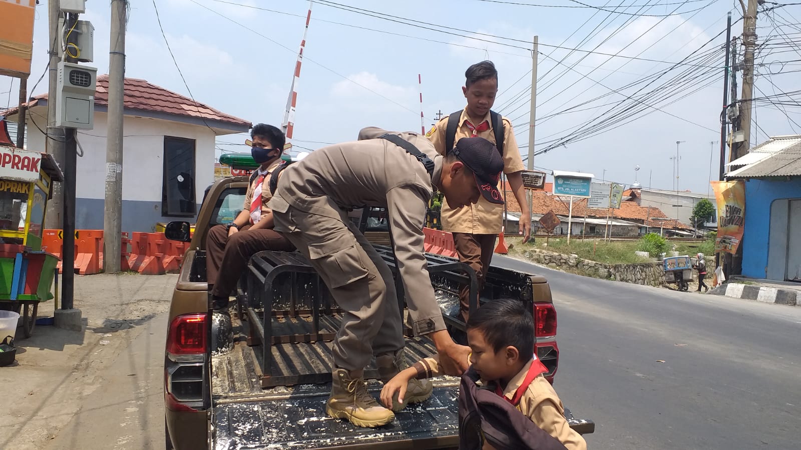 Satpol PP Bakal Rutin Gelar Razia Pelajar di Purwakarta. Target Warung Tempat Nongkrong HIngga Rental PS. Ketahuan Bolos Sekolah, Langsung DIangkut! Ready Guys?
