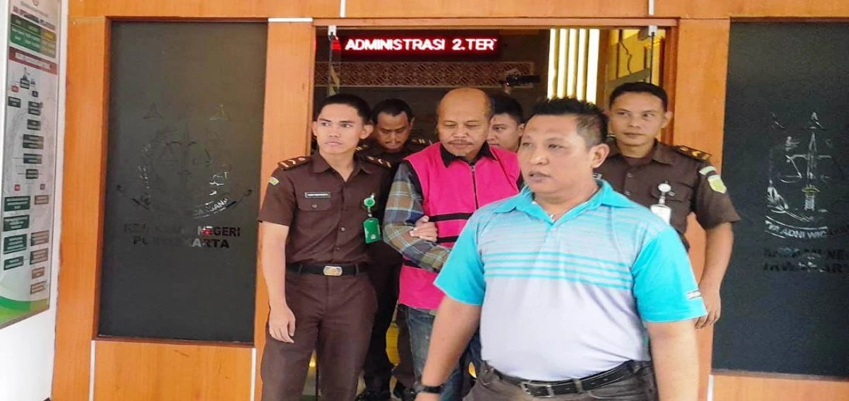 Rugikan Negara Ratusan Juta, Mantan Kepala Unit Bisnis Mikro Pegadaian Purwakarta Divonis Bersalah. Hakim Jatuhkan Hukuman Kasus Korupsi!